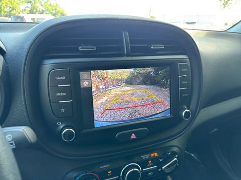 Used 2025 Kia Soul LX w/ LX Technology Package FWD image 23