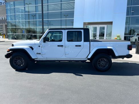 Used 2024 Jeep Gladiator Sport AWD/4WD image 12