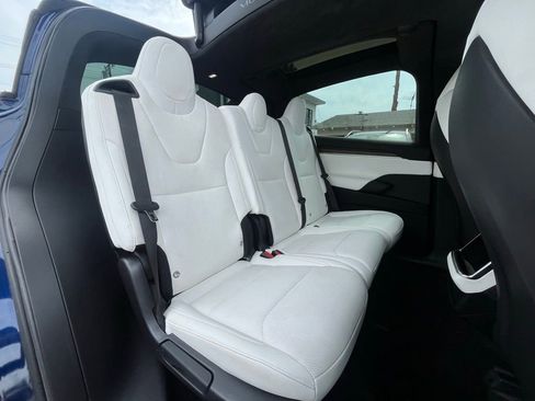 Used 2023 Tesla Model X image 17