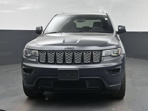 Used 2018 Jeep Grand Cherokee Altitude AWD/4WD image 6