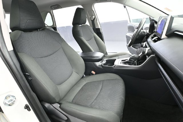 Used 2025 Toyota RAV4 LE FWD image 37
