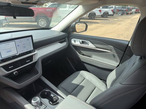 New 2026 Ford Explorer Active w/ Active Comfort Package RWD image 23