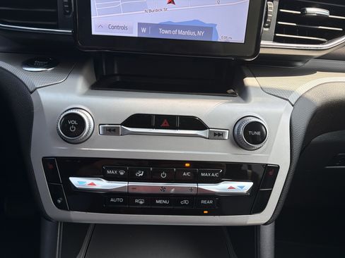 Used 2023 Ford Explorer XLT w/ Equipment Group 202A AWD/4WD image 20