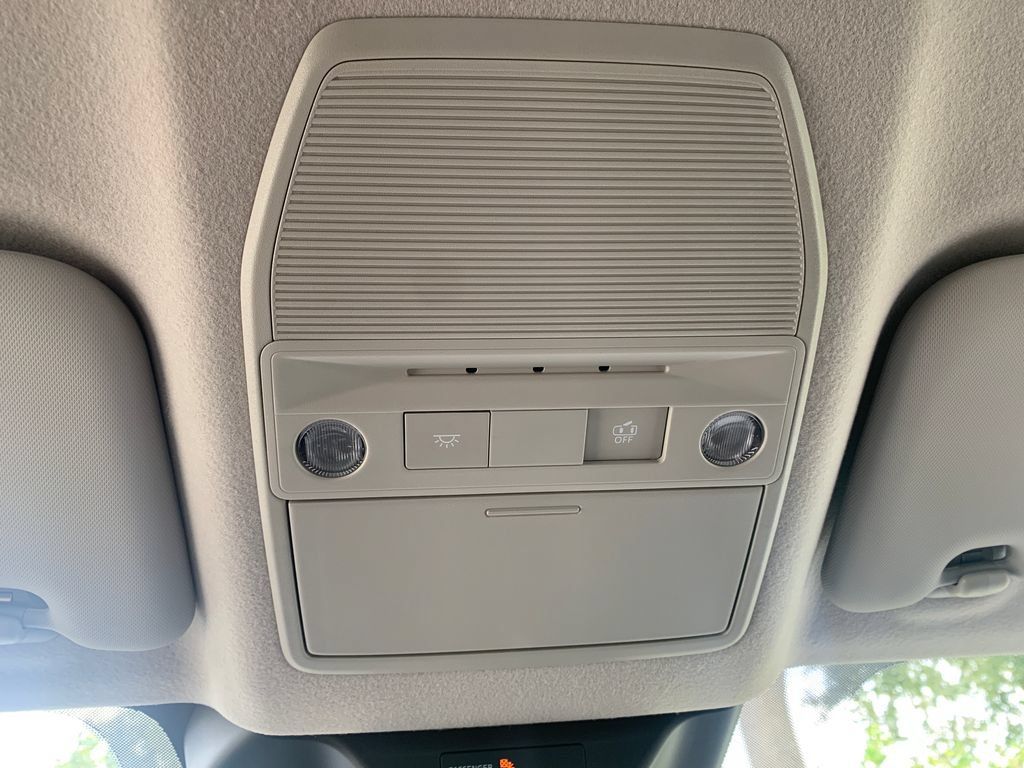 Used 2025 Nissan Kicks SR FWD image 23