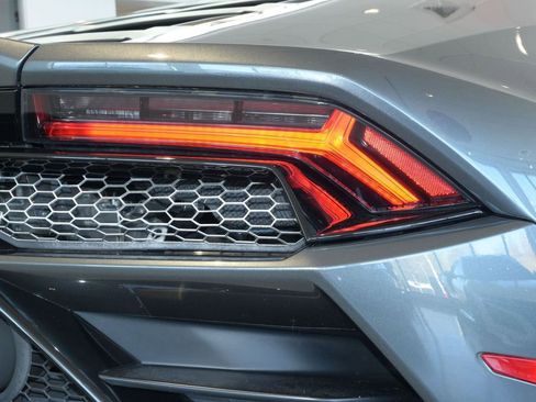 Used 2020 Lamborghini Huracan EVO image 15