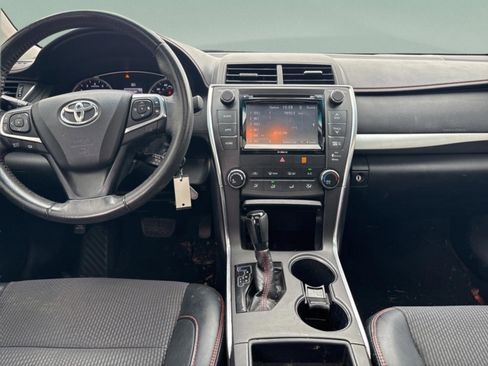 Used 2016 Toyota Camry SE w/ Moonroof Package image 12