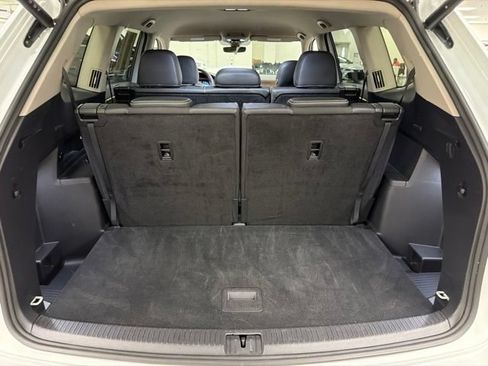 Used 2025 Volkswagen Atlas SE AWD/4WD image 13