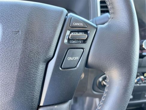 Used 2024 Nissan Frontier SL image 17