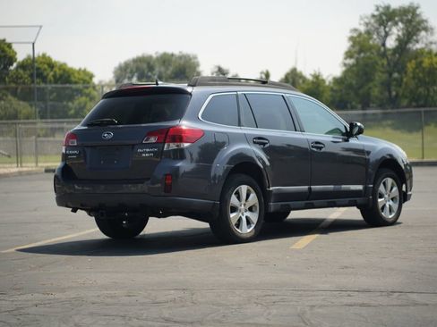 Used 2011 Subaru Outback 3.6R Limited AWD/4WD image 5