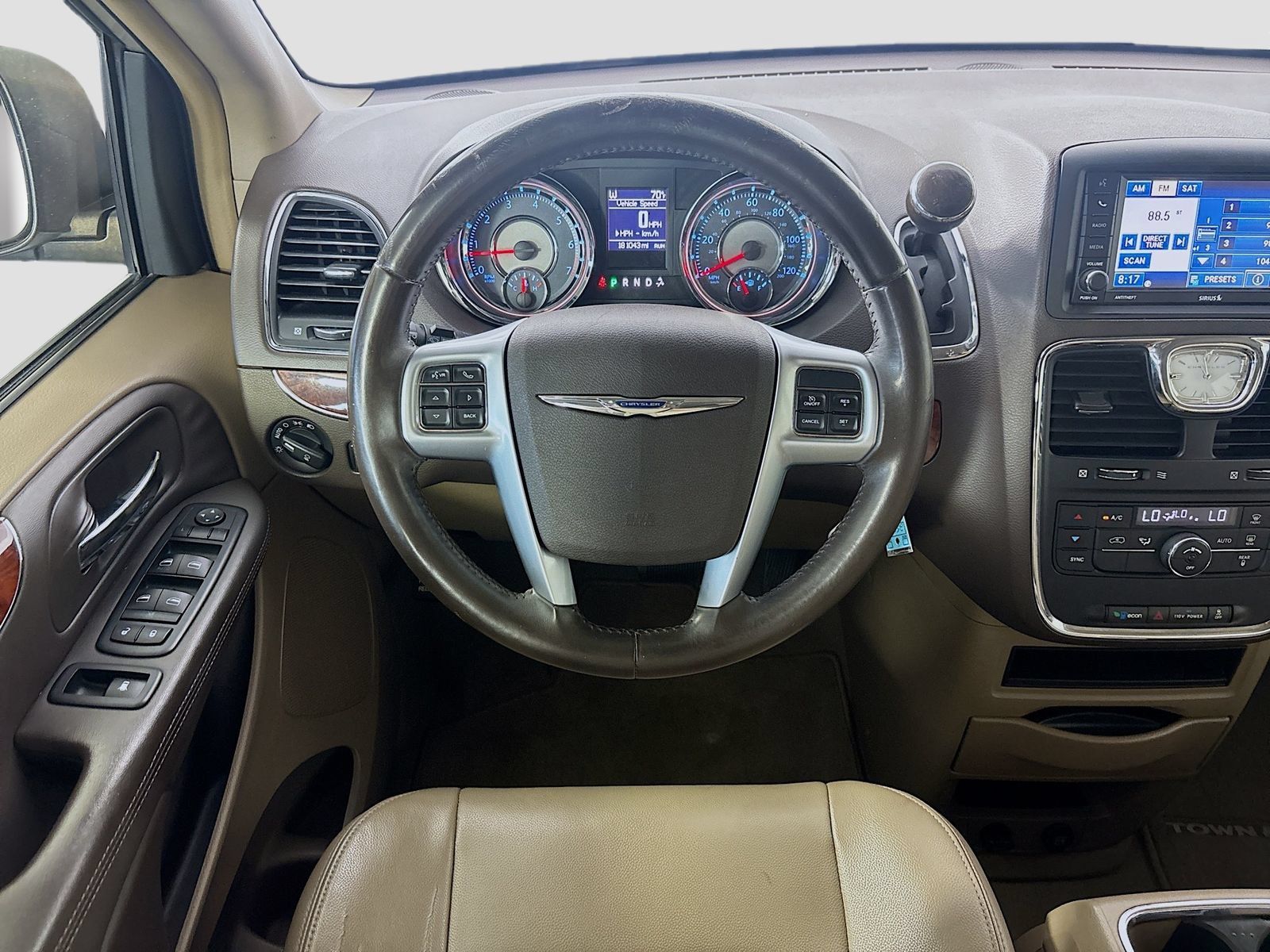Used 2012 Chrysler Town & Country Touring w/ Entertainment Group #1 FWD image 20