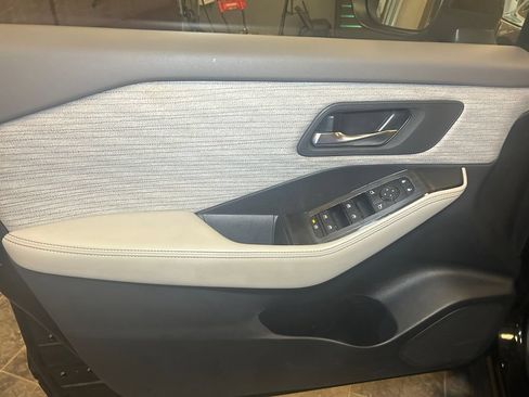 Used 2023 Nissan Rogue SV AWD/4WD image 21