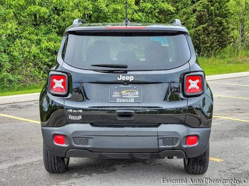 Used 2023 Jeep Renegade Latitude w/ Sun/Sound Group AWD/4WD image 5