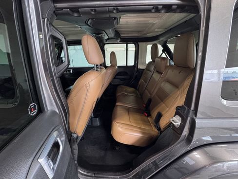 Used 2021 Jeep Wrangler Unlimited Sahara w/ Uconnect 4C Nav & Sound Group AWD/4WD image 19