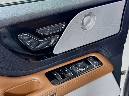 Used 2022 Lincoln Aviator Reserve w/ Equipment Group 201A AWD/4WD image 21