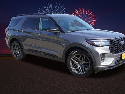 Used 2025 Ford Explorer ST-Line w/ ST-Line Street Pack AWD/4WD image 2