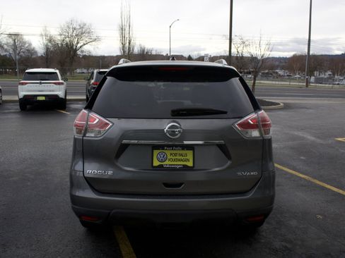 Used 2016 Nissan Rogue SV image 6