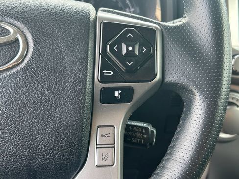 Used 2022 Toyota 4Runner SR5 Premium w/ Moonroof Package AWD/4WD image 18
