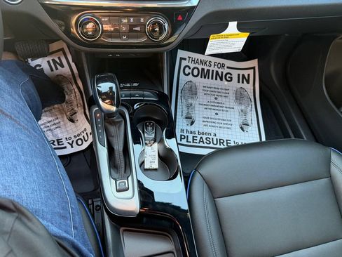 Used 2025 Buick Envista Sport Touring w/ Convenience II Package FWD image 17