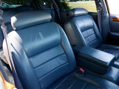 Used 1999 Lincoln Town Car Executive image 22