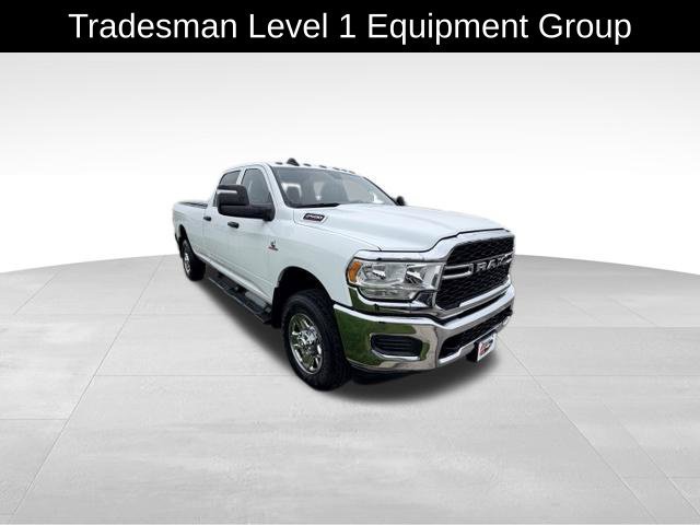 Used 2024 RAM 2500 Tradesman w/ Chrome Appearance Group AWD/4WD image 5