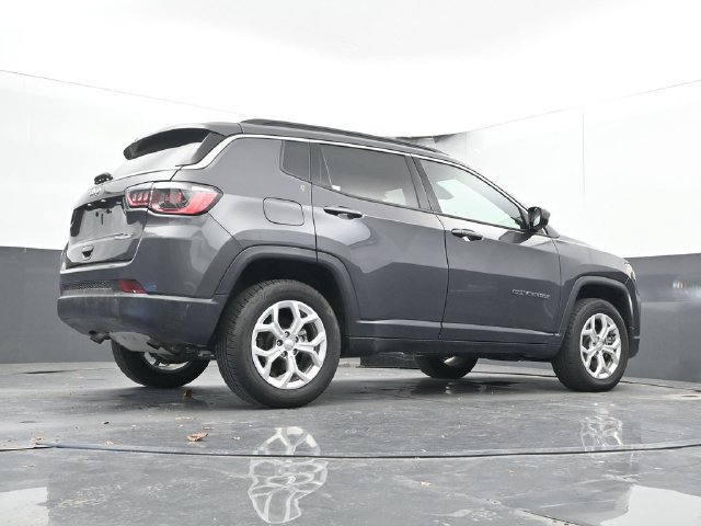 Used 2024 Jeep Compass Latitude AWD/4WD image 41
