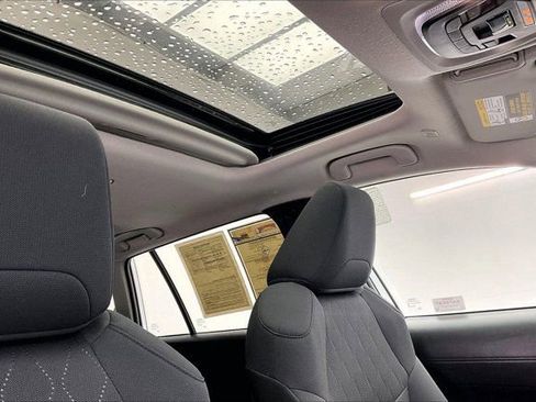 Used 2024 Toyota Corolla Cross LE w/ Moonroof Package image 25