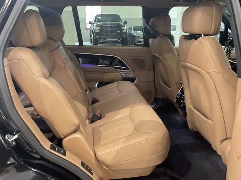 Used 2025 Land Rover Range Rover Long Wheelbase SE image 13