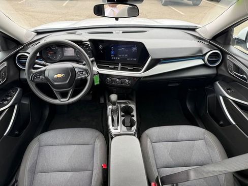 Used 2024 Chevrolet Trax LS w/ LS Convenience Package FWD image 7