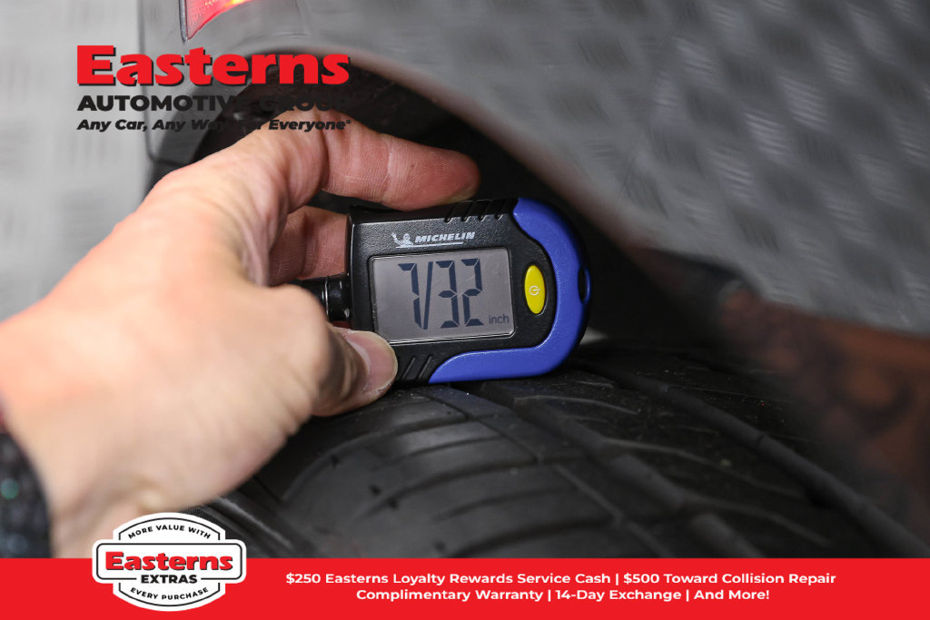 Used 2023 Buick Envision Essence w/ Sport Touring Package FWD image 31
