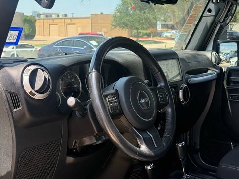 Used 2018 Jeep Wrangler Unlimited Sahara w/ Max Tow Package AWD/4WD image 7