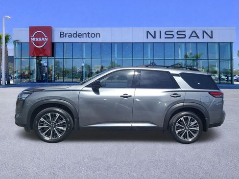 New 2026 Nissan Pathfinder Platinum FWD image 3