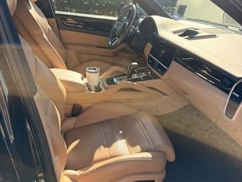 Used 2019 Porsche Cayenne image 3