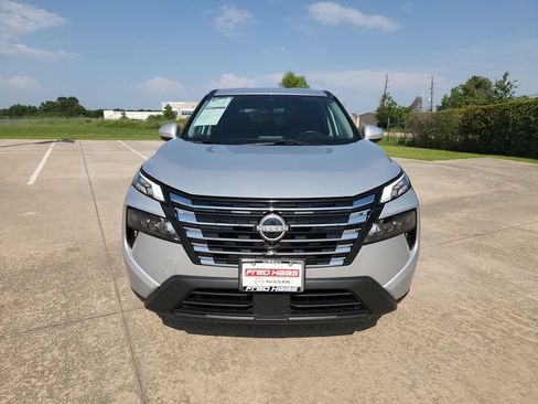Used 2025 Nissan Rogue SV FWD image 11