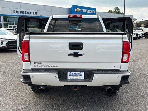 Used 2017 Chevrolet Silverado 1500 LTZ Z71 w/ LTZ Plus Package AWD/4WD image 12