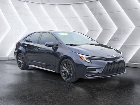 Used 2023 Toyota Corolla XSE image 2