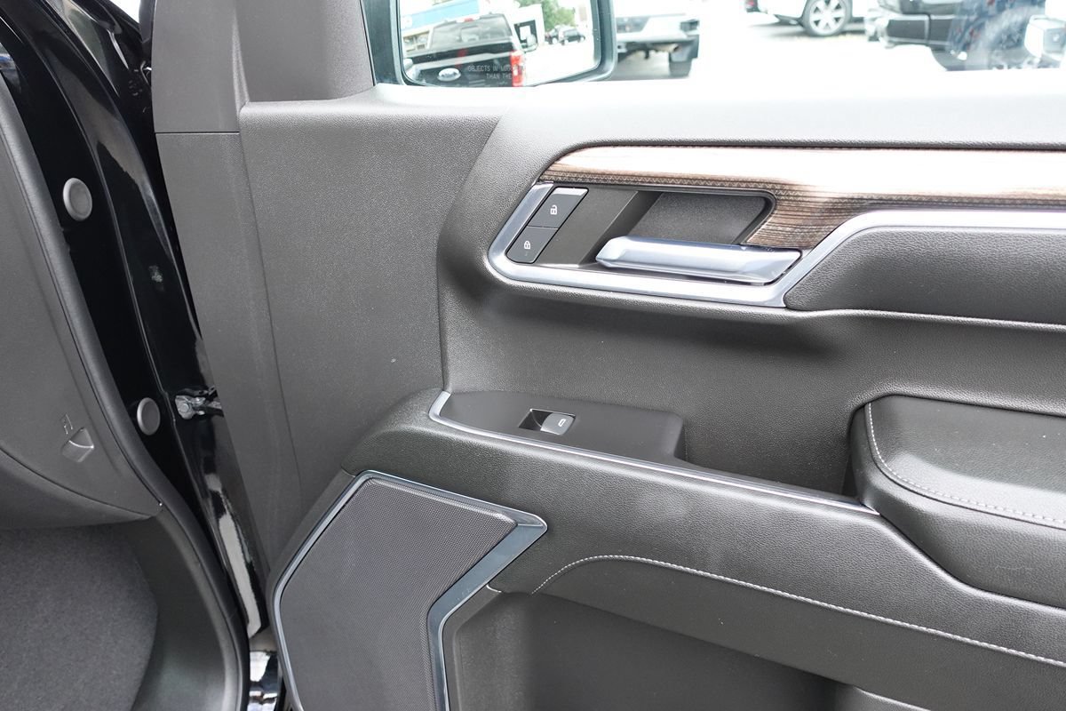 Used 2024 Chevrolet Silverado 1500 LT AWD/4WD image 31