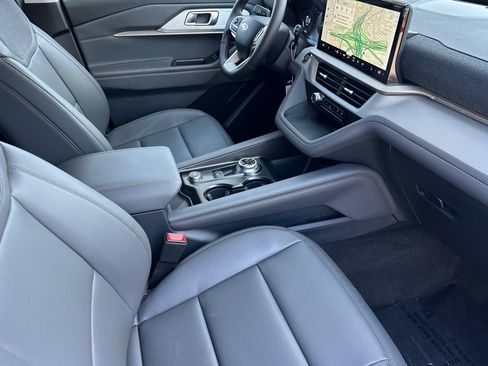 New 2026 Ford Explorer Active w/ Active Comfort Package RWD image 16