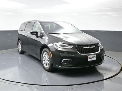 New 2026 Chrysler Pacifica Select
