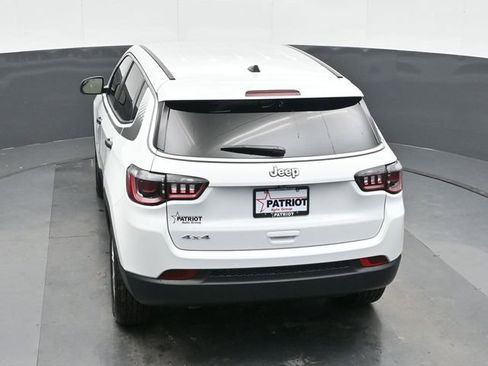 Used 2025 Jeep Compass Sport w/ Mopar Graphics Package image 28