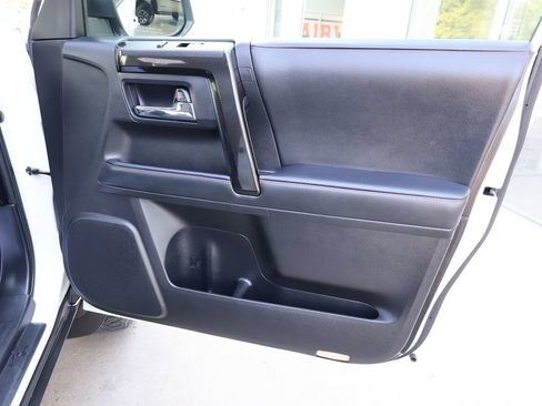 Used 2020 Toyota 4Runner TRD Off-Road Premium w/ Moonroof Package AWD/4WD image 33
