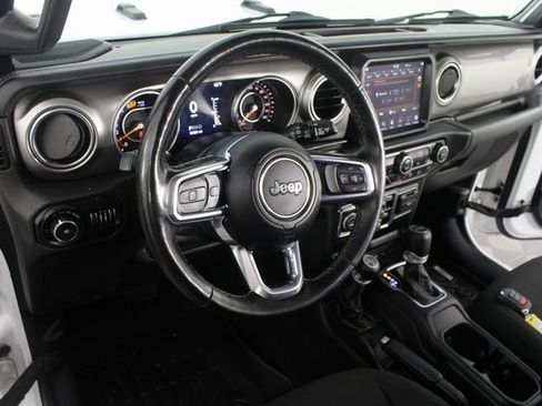 Used 2020 Jeep Wrangler Unlimited Sahara image 8