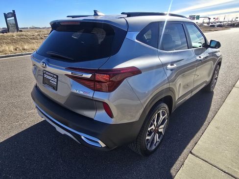 Used 2021 Kia Seltos SX w/ SX Sunroof Package image 5
