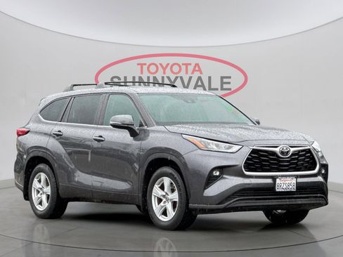 Used 2020 Toyota Highlander LE image 10