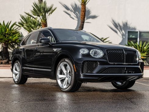 Used 2025 Bentley Bentayga V8 image 36