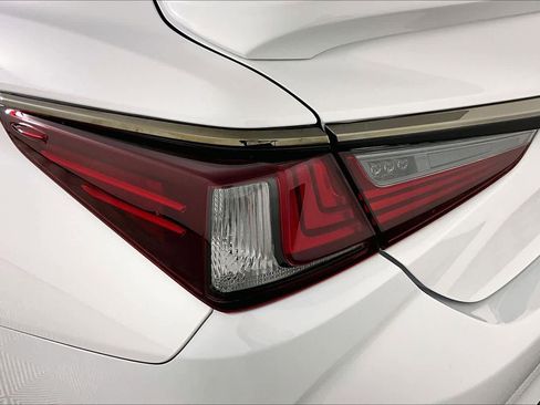 Used 2022 Lexus ES 300h F Sport image 27