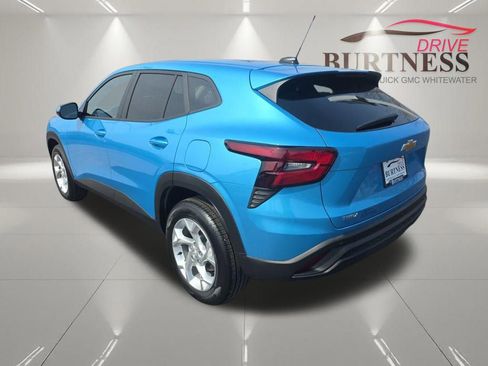 New 2026 Chevrolet Trax LS w/ LS Convenience Package FWD image 4