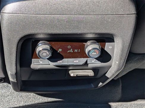 Used 2024 Chevrolet Traverse RS image 33