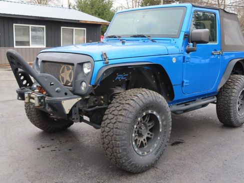 Used 2016 Jeep Wrangler Rubicon w/ Power Convenience Group image 10