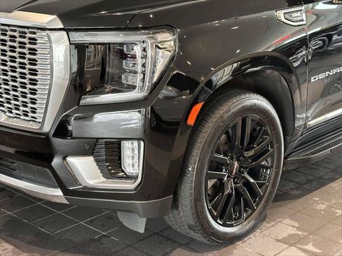 Used 2023 GMC Yukon XL Denali AWD/4WD image 5