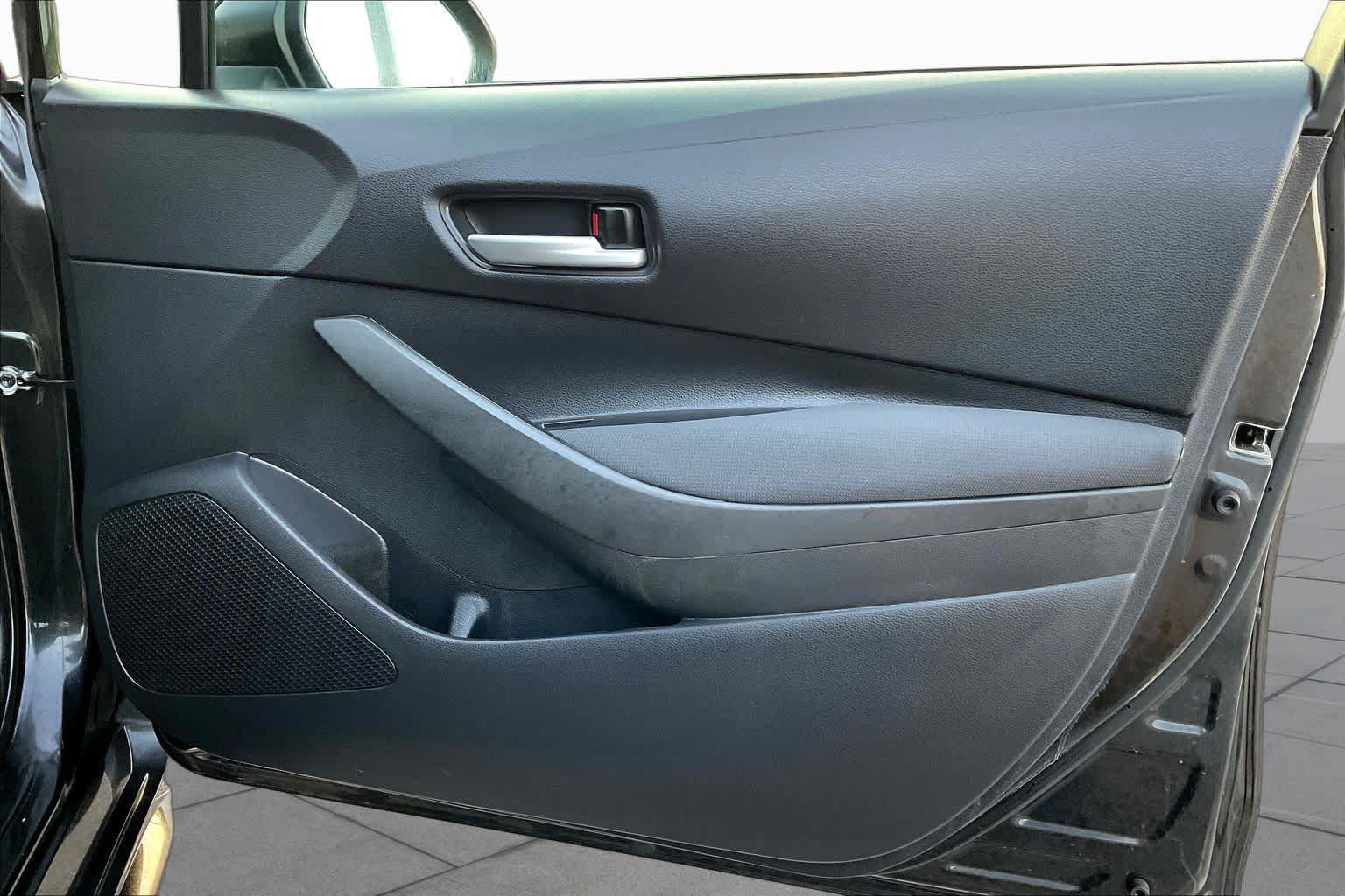Used 2021 Toyota Corolla LE FWD image 22